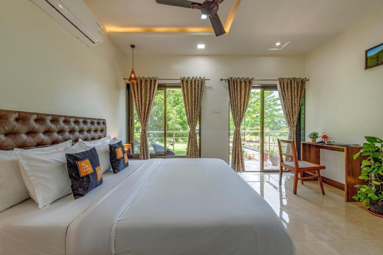 Saffronstays Lakeview Nivara - Farm Stay Villa With Private Pool Near Pune Esterno foto